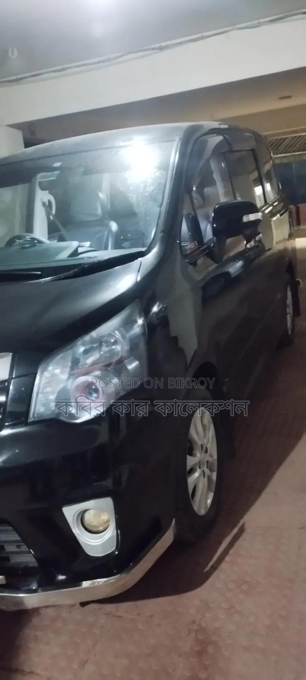 Toyota Noah 2012 Black