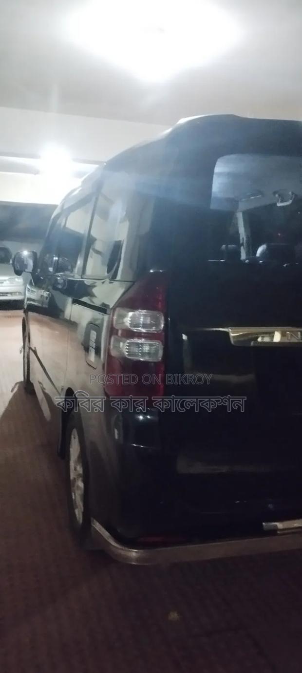 Toyota Noah 2012 Black