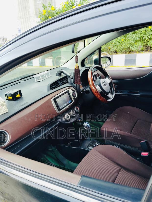 Toyota Vitz 2011 Black
