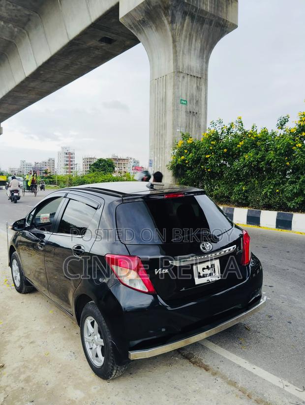 Toyota Vitz 2011 Black