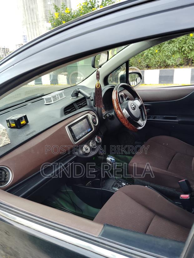 Toyota Vitz 2011 Black