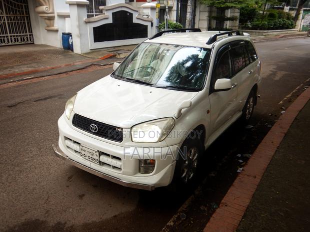 Toyota RAV4 Automatic 2002 White