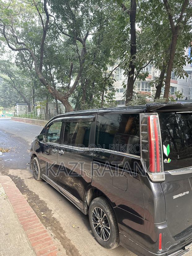 Toyota Esquire 2.0 FWD (8 Seater) 2014 Purple