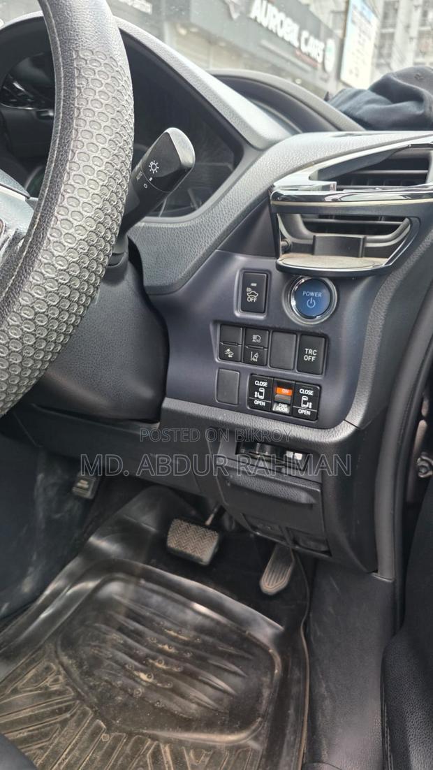 Toyota Noah 1.8 FWD Hybrid (7 Seater) 2016 Maroon