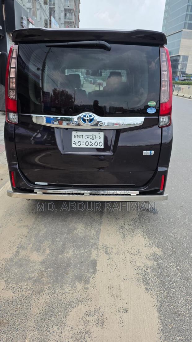 Toyota Noah 1.8 FWD Hybrid (7 Seater) 2016 Maroon