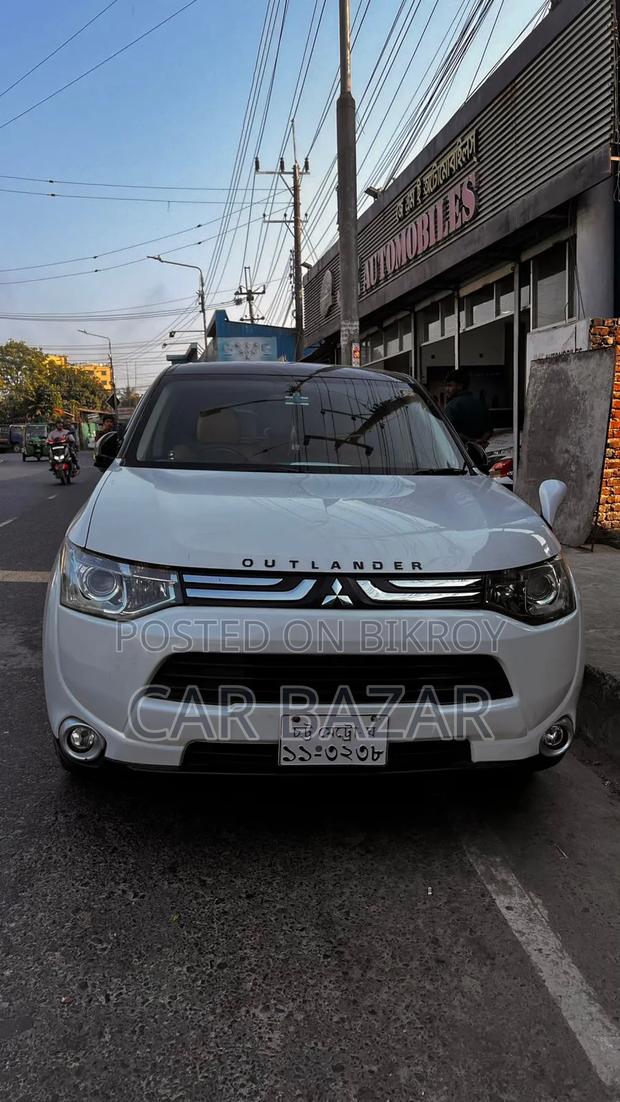 Mitsubishi Outlander SE (2WD) 2013 White