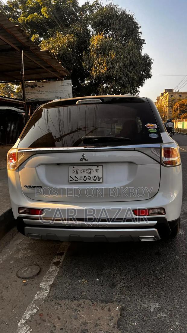 Mitsubishi Outlander SE (2WD) 2013 White