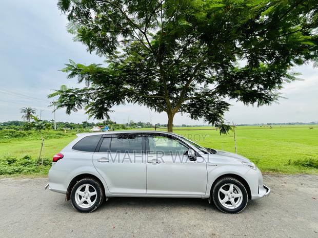 New Toyota Corolla Fielder 1.5 Hybrid FWD 2019 Silver