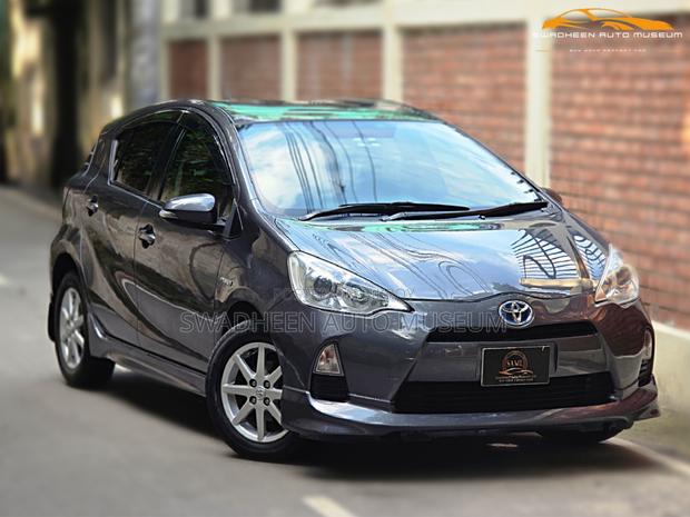 Toyota Aqua 2012 Gray