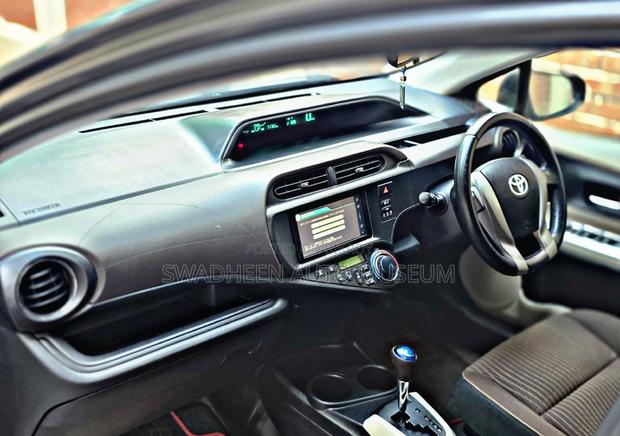 Toyota Aqua 2012 Gray