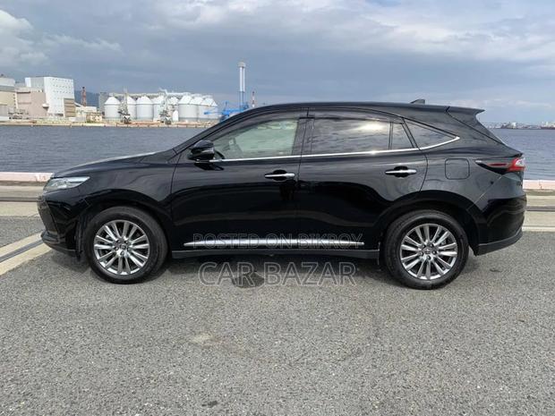 Toyota Harrier 2.0 2018 Black