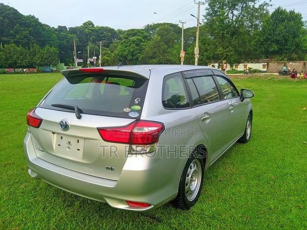 Toyota Corolla Fielder 1.5 Hybrid FWD 2018 Silver