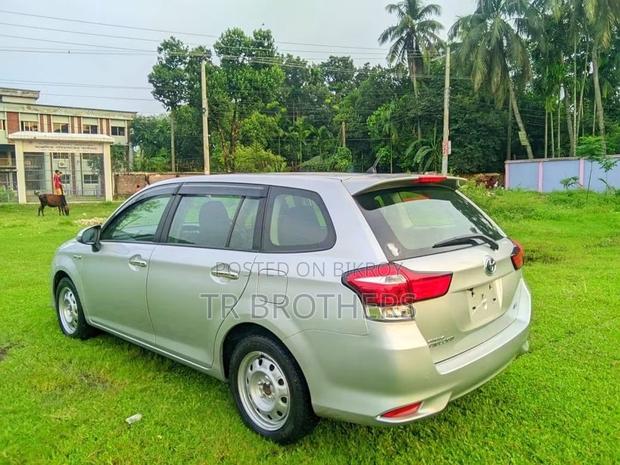 Toyota Corolla Fielder 1.5 Hybrid FWD 2018 Silver