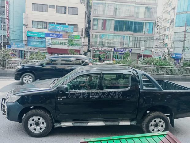 Toyota Hilux 2.5 D-4d 4X4 SRX 2009 Black
