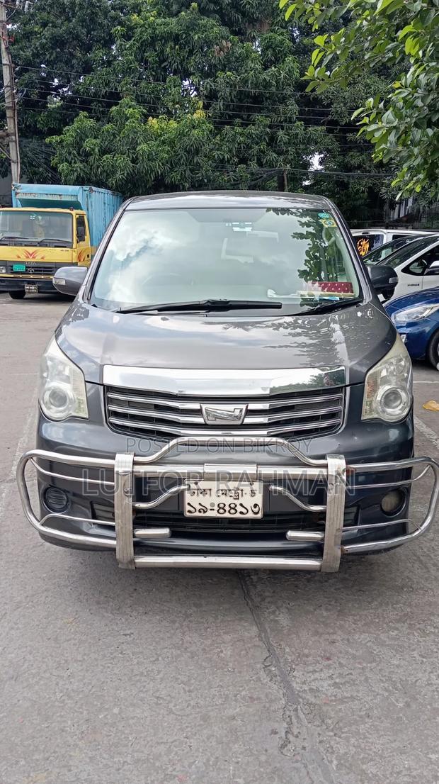 Toyota Noah 2013 Gray