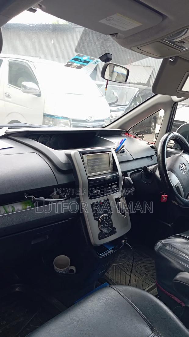 Toyota Noah 2013 Gray