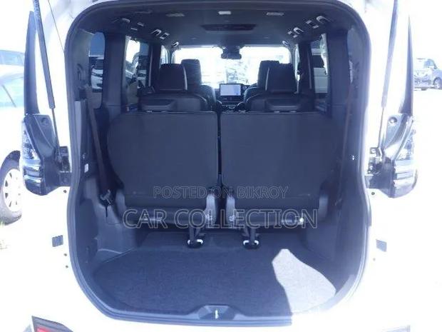 Toyota Voxy 2023 Pearl