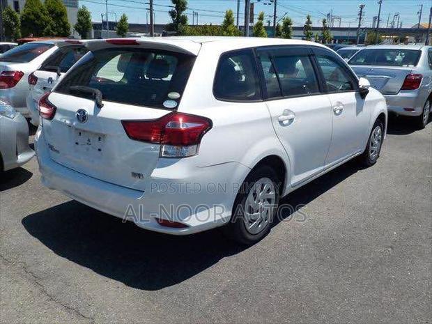 Toyota Corolla Fielder 1.5 Hybrid FWD 2021 White
