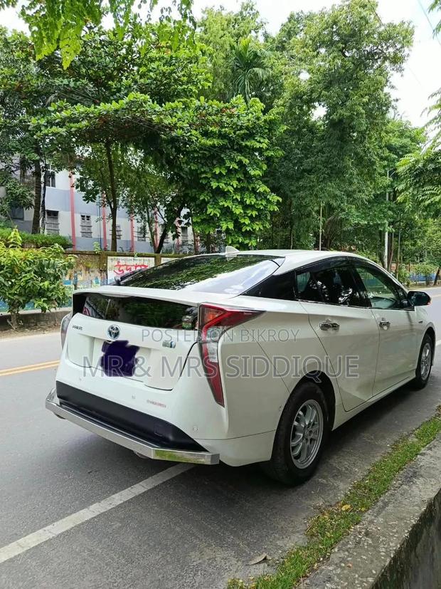 Toyota Prius 2018 Pearl
