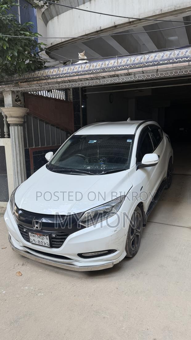 Honda Vezel 1.5 Hybrid 2WD 2014 Pearl