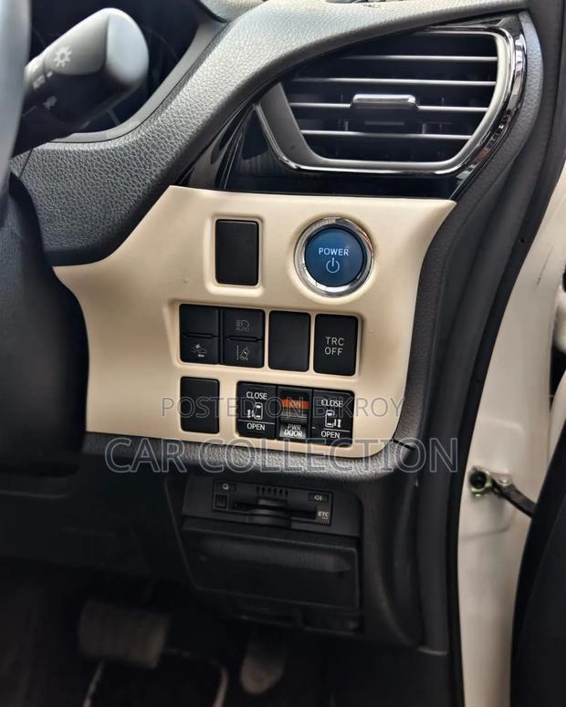 Toyota Noah 2021 Pearl