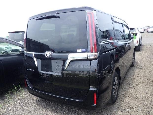 Toyota Esquire 2.0 FWD (8 Seater) 2021 Black