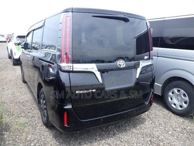 Toyota Esquire 2.0 FWD (8 Seater) 2021 Black