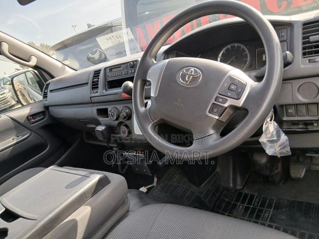 Toyota Grand HiAce 2002 Silver