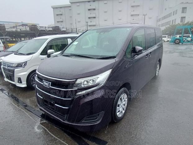 Toyota Noah 2021