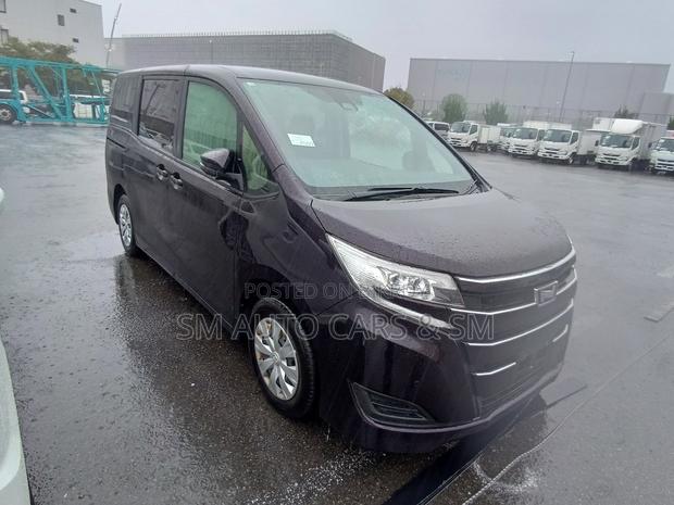 Toyota Noah 2021