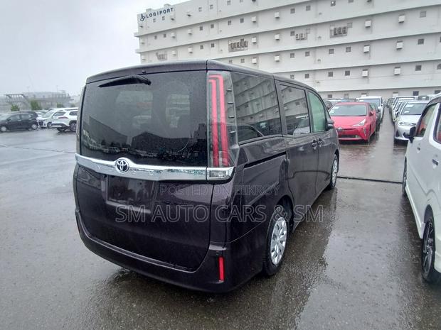 Toyota Noah 2021