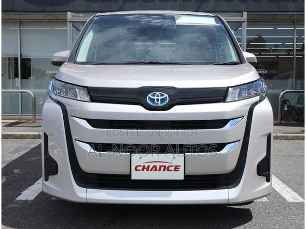 Toyota Noah 2022 Gold