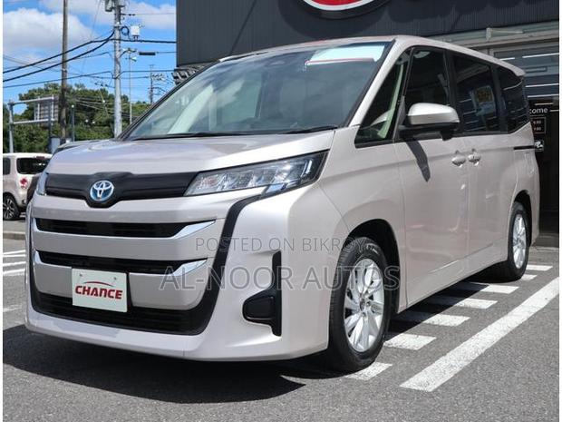 Toyota Noah 2022 Gold