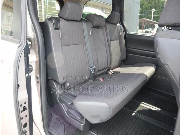 Toyota Noah 2022 Gold