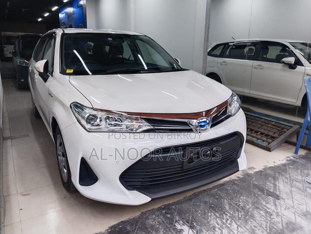 Toyota Corolla Fielder 1.5 Hybrid FWD 2021 White