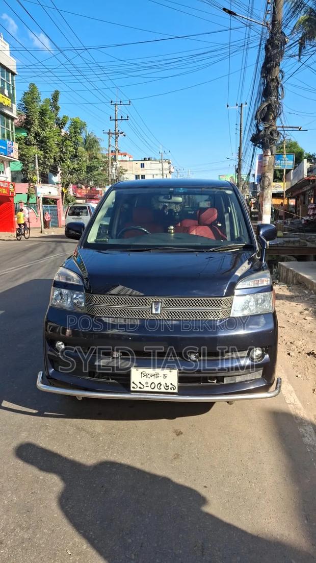 Toyota Voxy 2006 Blue