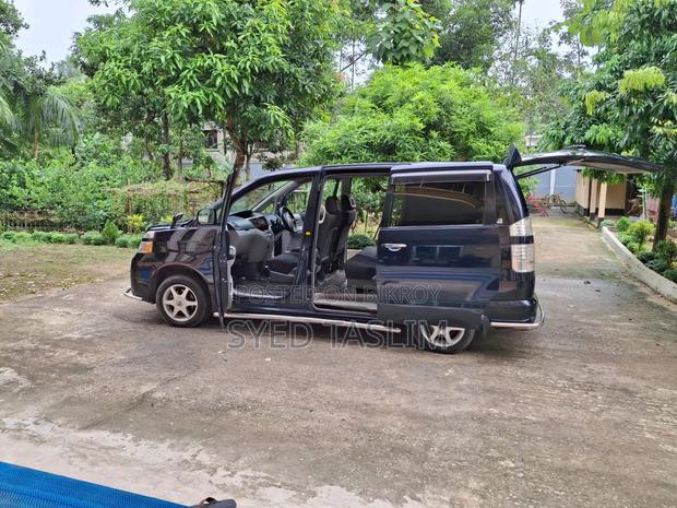 Toyota Voxy 2006 Blue