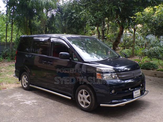 Toyota Voxy 2006 Blue