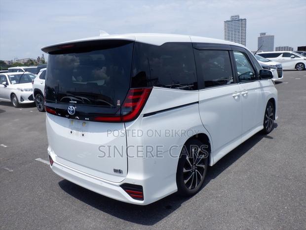 Toyota Noah 2023 Pearl