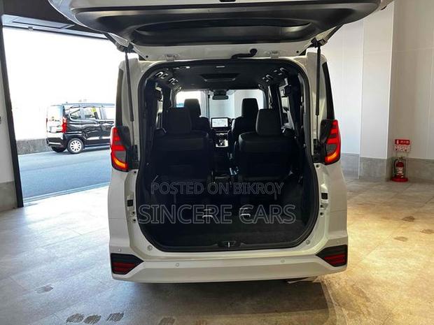 Toyota Noah 2022 Pearl