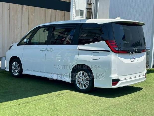 Toyota Noah 2022 Pearl
