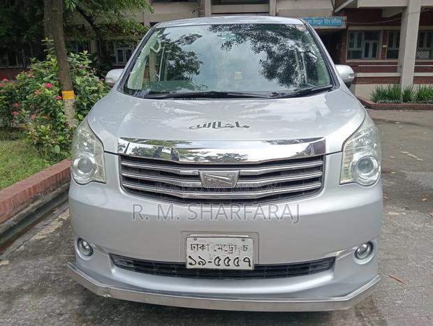 Toyota Noah 2013 Silver