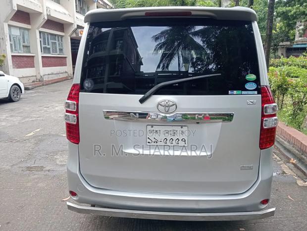 Toyota Noah 2013 Silver