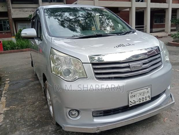 Toyota Noah 2013 Silver