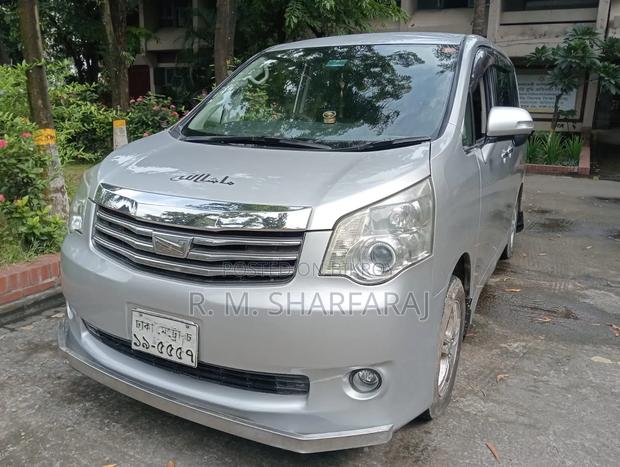 Toyota Noah 2013 Silver