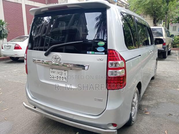 Toyota Noah 2013 Silver