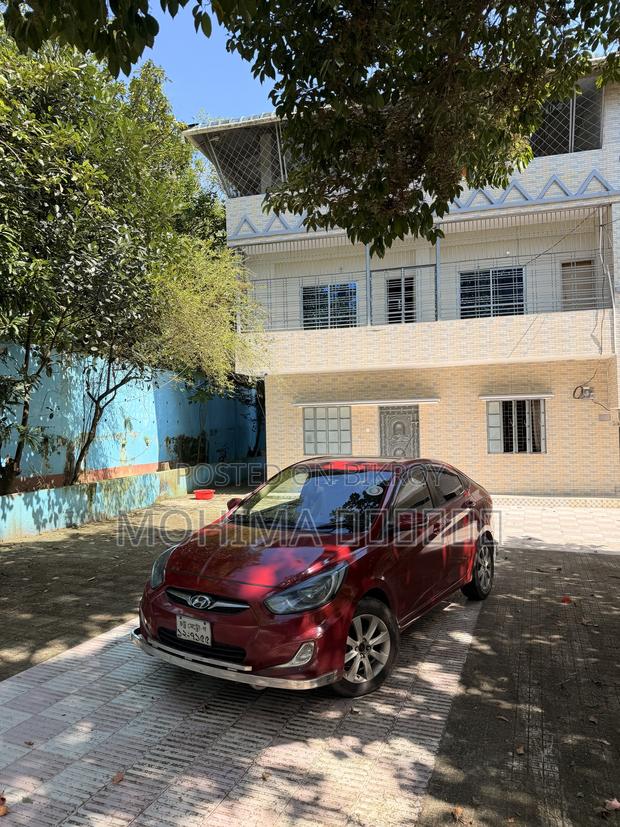 Hyundai Accent 2012 Red