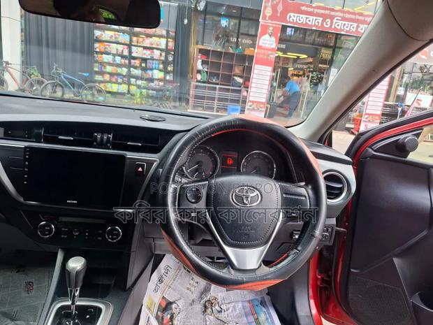 Toyota Auris 2014 Red