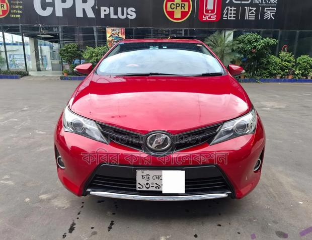 Toyota Auris 2014 Red