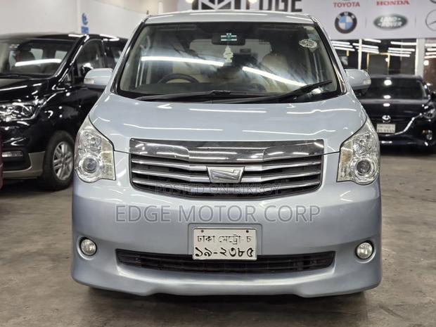Toyota Noah 2012 Blue